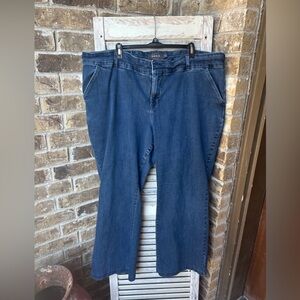 Torrid Womens 26S Premium Denim Blue Jeans  Super Soft short.
